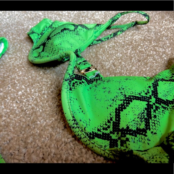 Neon green “Venom” snake print bikini set - Picture 3 of 4